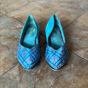 Toms Blue and Pink Flats with Design